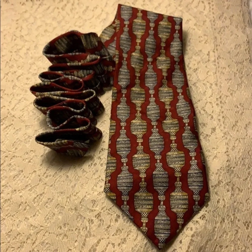 Metropolitan Museum Tie With Tags
